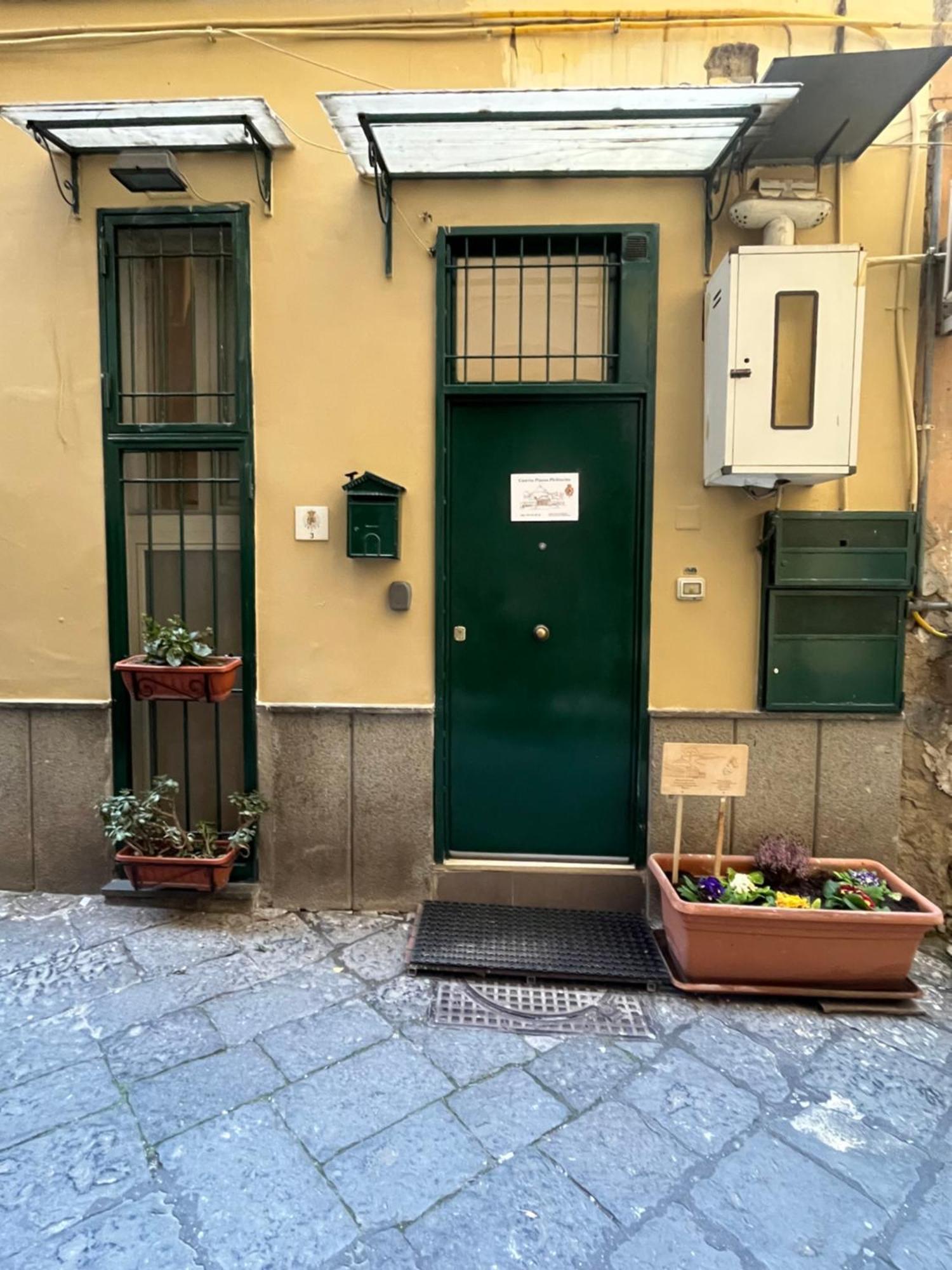 Casetta Piazza Plebiscito Guest house Naples